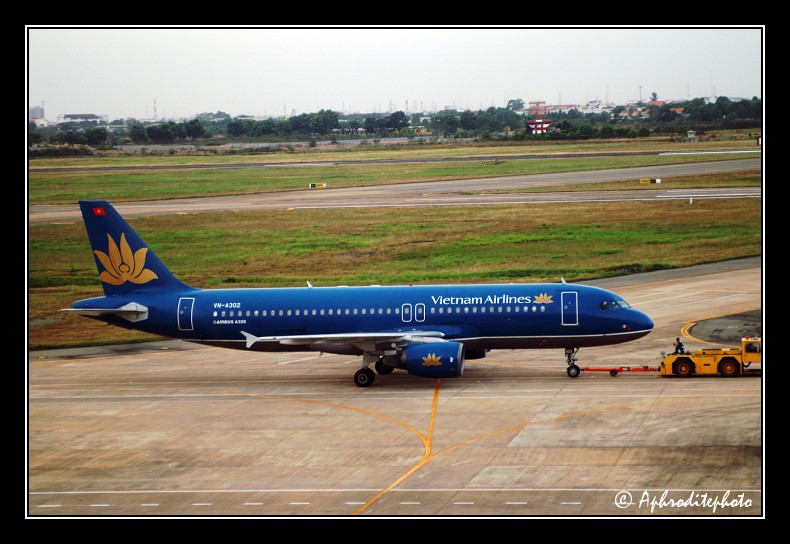Vietnam Airlines A320 214 